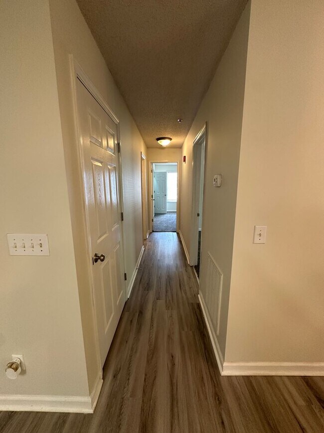 Building Photo - 3475 Forestdale Dr