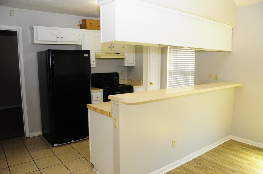 Building Photo - 6899 Lagrange Cir S