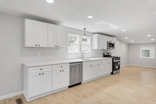 Building Photo - 57025 Greenlawn Ave