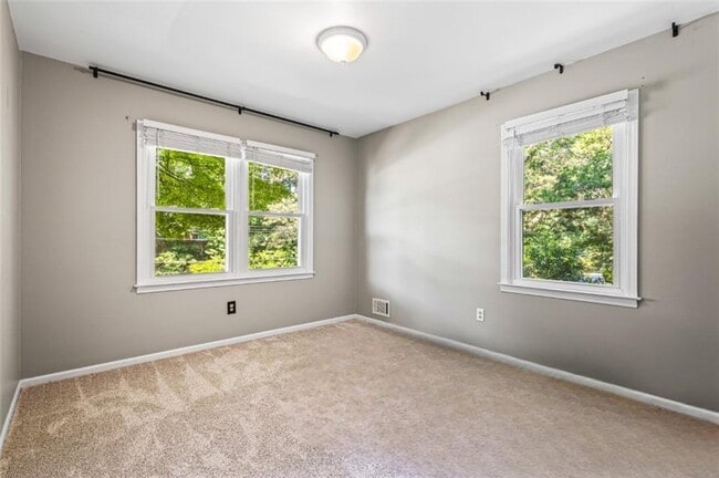 Building Photo - 824 Hickory Ridge Rd SW
