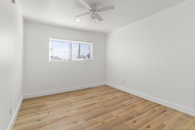 Building Photo - 927 Daisy Avenue