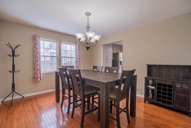 Building Photo - 164 Forestview Ct