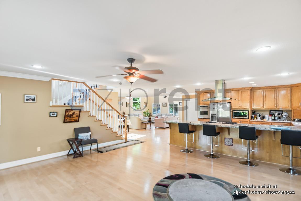 Building Photo - 601 Hudson Dr