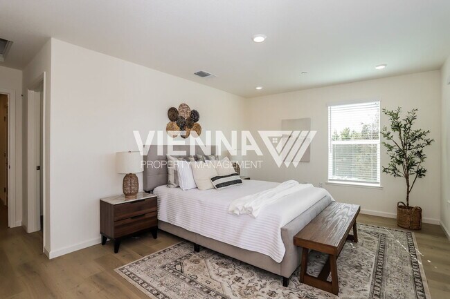 Building Photo - 8100 Quiet Knolls Dr