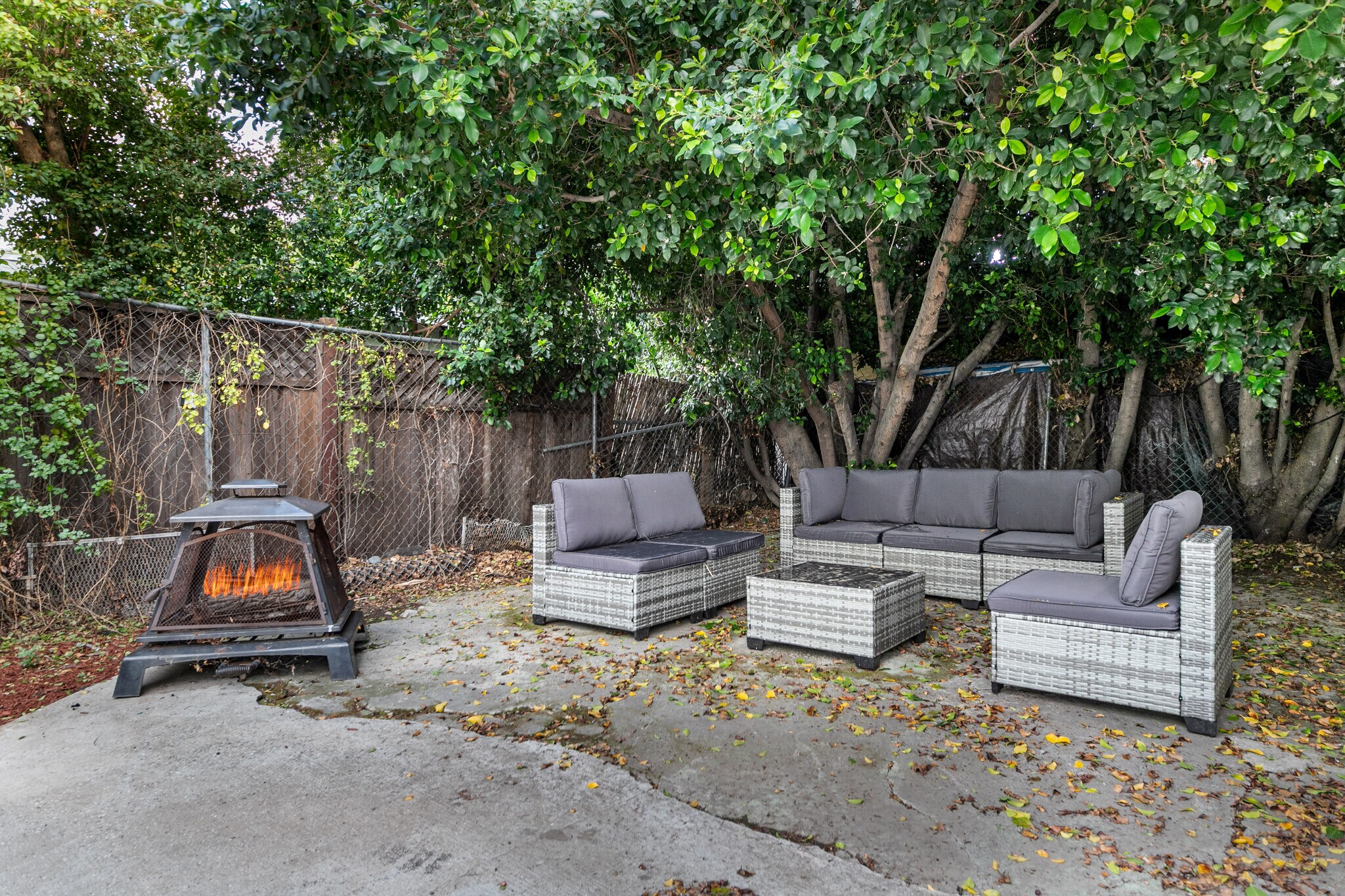 Building Photo - 6008 Carlton Way