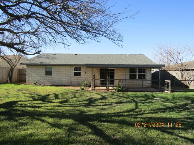 Building Photo - MacArthur Schools Area!