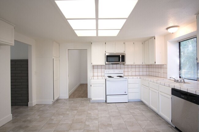 Building Photo - Cozy 3-Bedroom, 2-Bath Home in Modesto