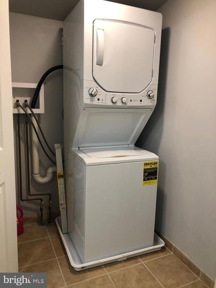 Building Photo - 1929 Gough St