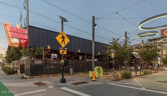Building Photo - 250 W Juniper Ave