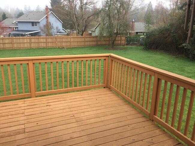 Building Photo - Large Lot With Tons of Privacy