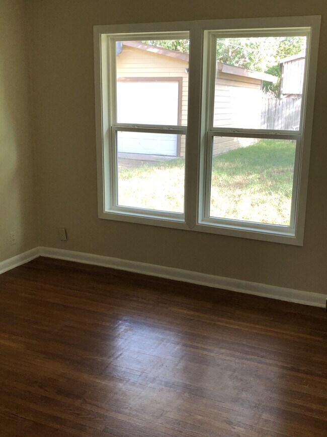 Building Photo - RENTAL LISTING!