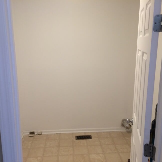 Building Photo - 1413 Autumn Knoll Rd