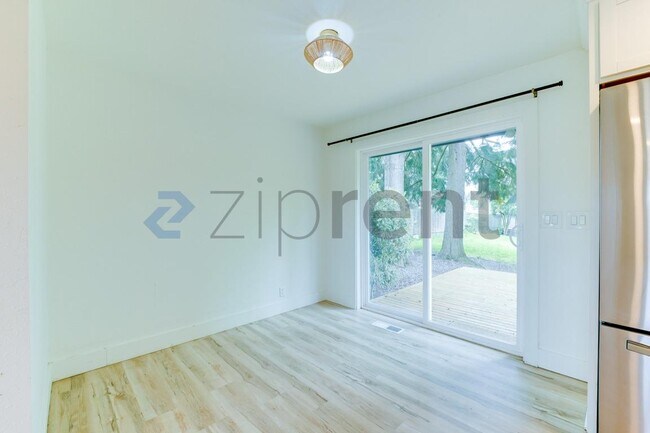 Building Photo - Unit