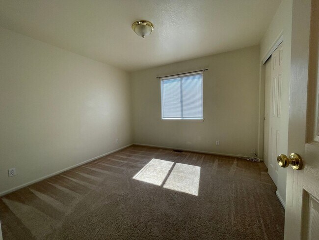 Building Photo - 205 Kit Ln