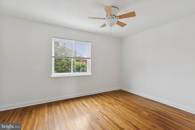 Building Photo - Charming 2-Bedroom Townhome Beautifully Updated and Convenient