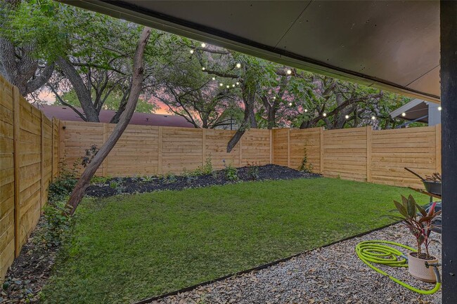 Building Photo - 6807 Woodhue Dr