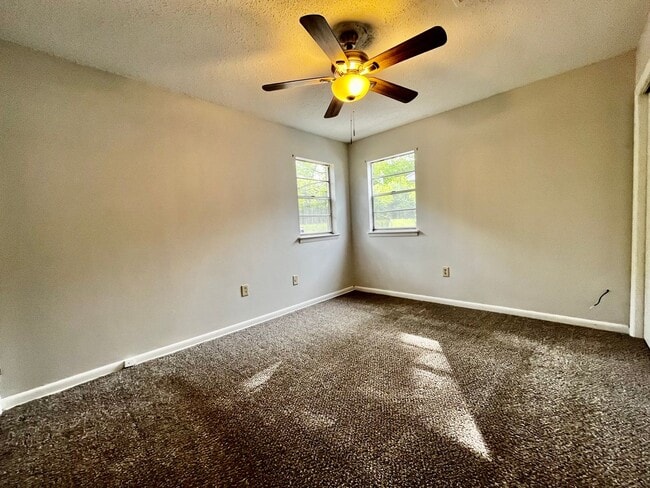 Building Photo - 6612 Whippoorwill Ln