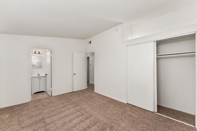 Building Photo - 6404 Stoneman Dr