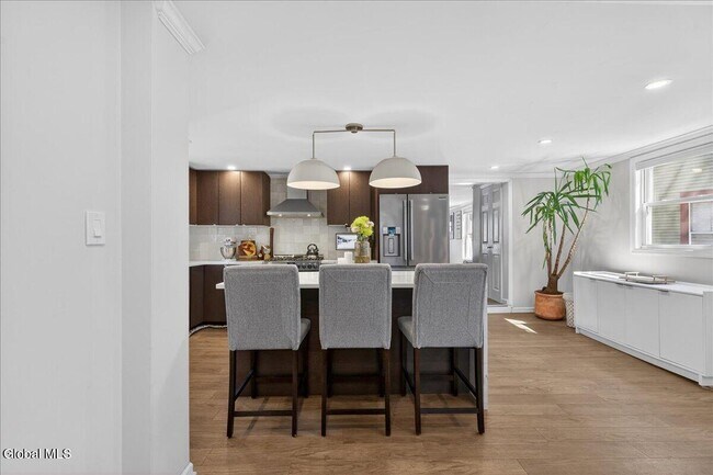 Building Photo - 106 Van Dam St