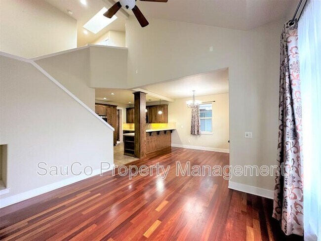 Building Photo - 727 NE 65th Ct