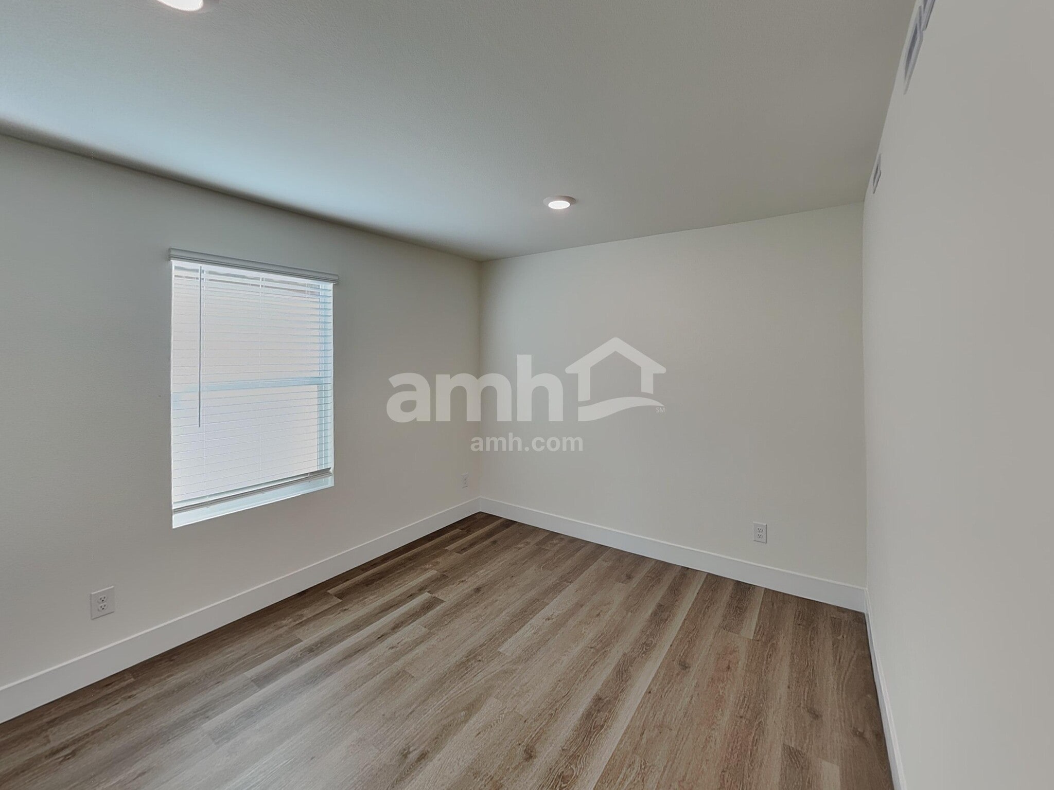 Building Photo - 7794 Hickory King Ave