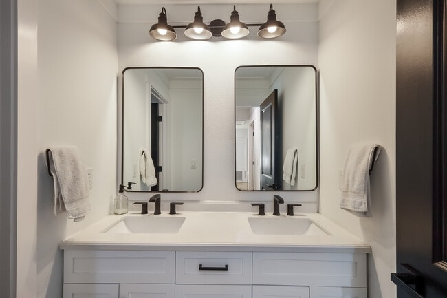 Shared bath for Bedrooms #1/#2 - 3224 S East Ave