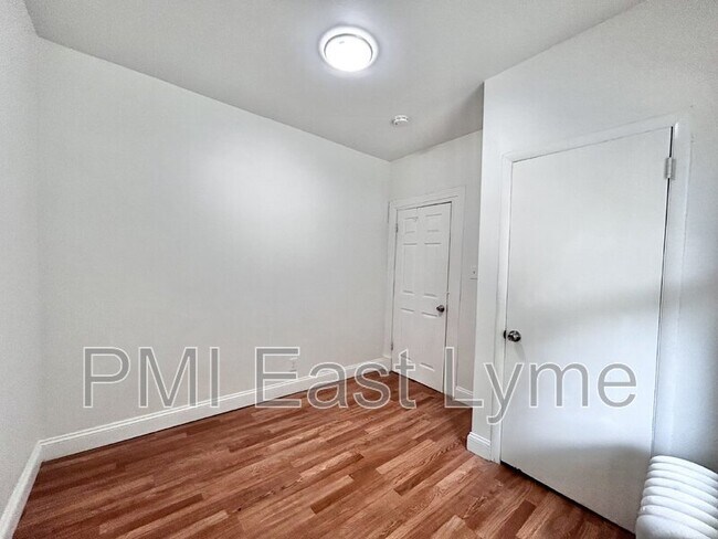 Building Photo - 54 Roath St