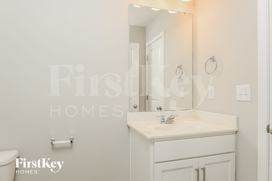 Building Photo - 109 Longleaf Dr