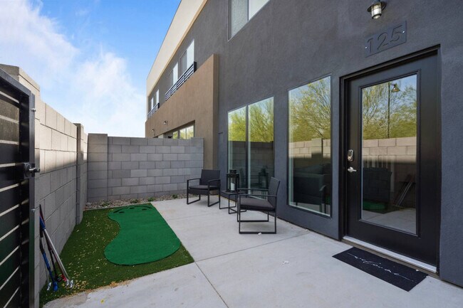 Building Photo - 16601 N Parkview Pl