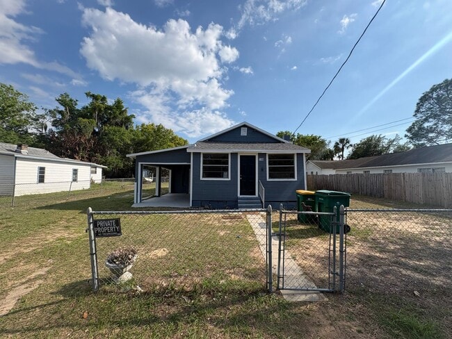 Building Photo - 3 Bed / 2 Bath Single-Family Home Near Downtown Eustis