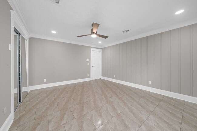 Building Photo - 7647 Greendowns St