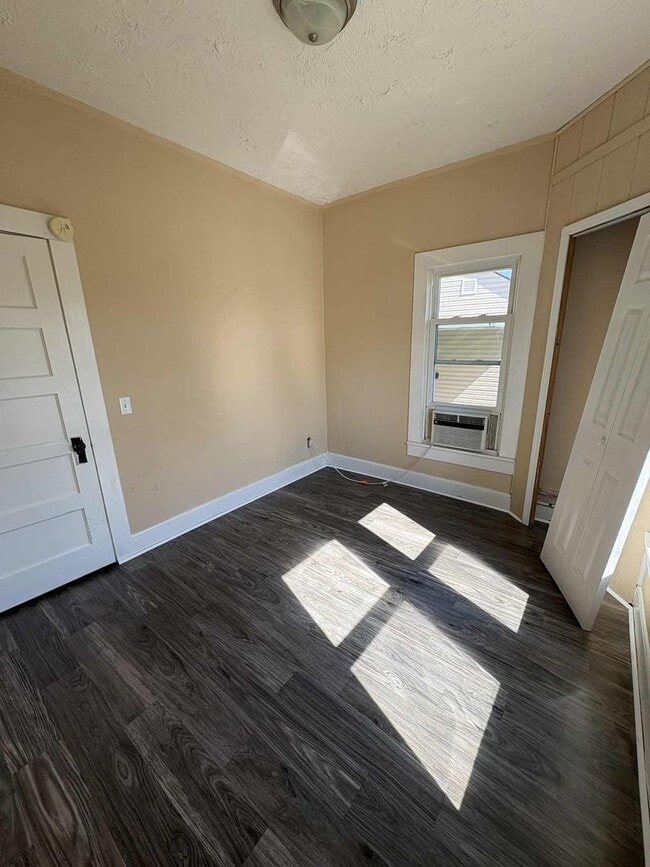 Building Photo - Spacious Home for Rent!