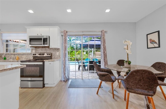 Building Photo - 7711 Coquina Dr