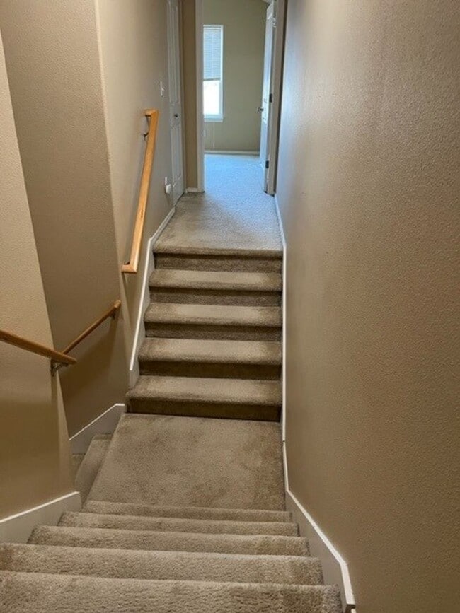 Building Photo - 2 Bed/1.5 Bath Townhome Near the Old Mill - Attached Garage