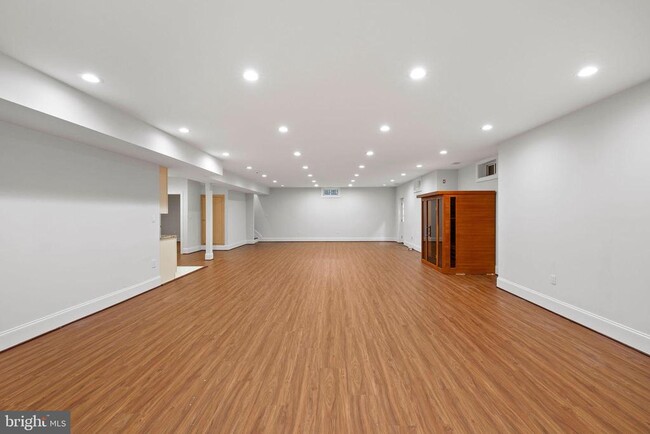 Building Photo - 1003 Hillcrest Dr SW