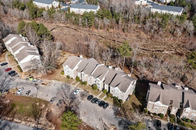 Building Photo - Freshly Remodeled 3rd Floor Apartment