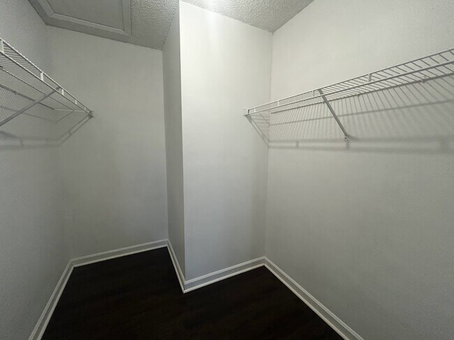 Building Photo - 2387 Parrot Ln