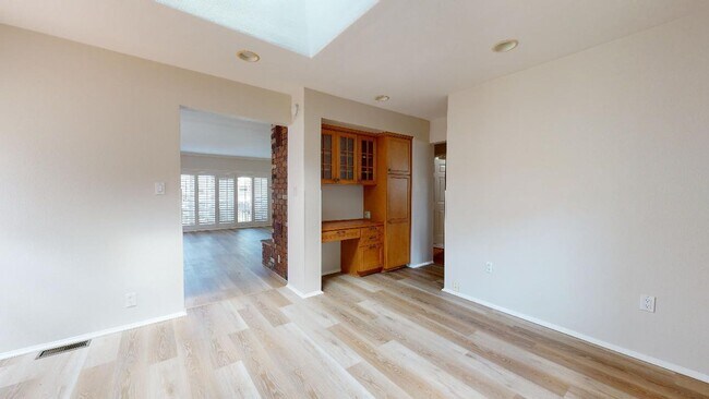 Building Photo - 713 I Ave