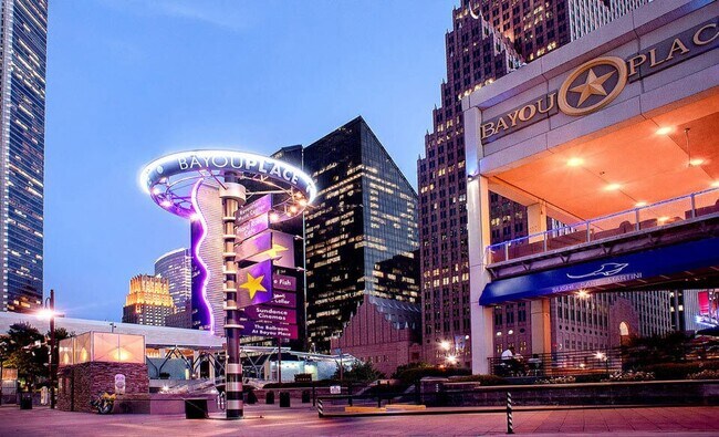 Building Photo - 1122 Hogan St