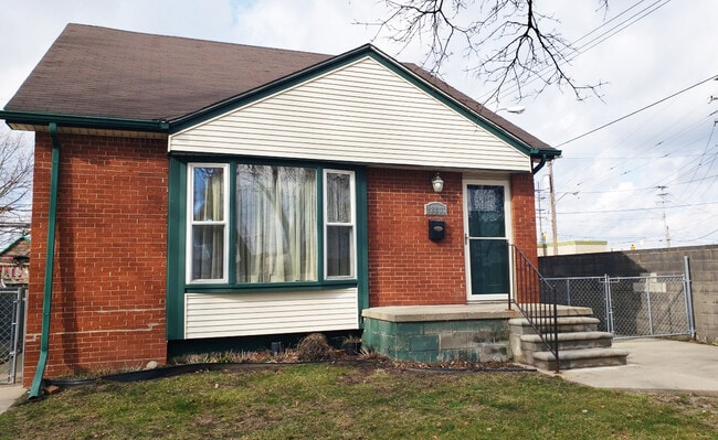 Building Photo - 28833 Groveland St