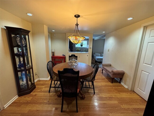 Building Photo - 9 Second St