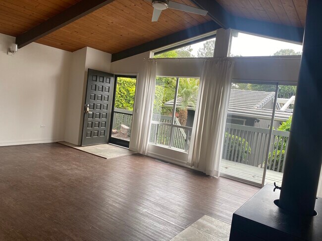 Living Room/Front door - 312 La Amatista Rd