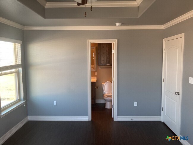 Building Photo - 2710 S Clear Creek Rd