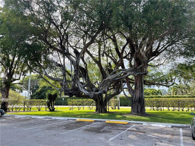 Building Photo - 550 SE 2nd Ave