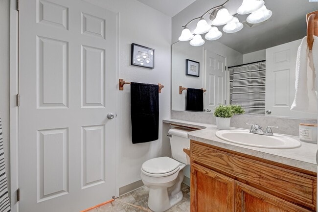 Building Photo - Nice Home, Yard care Included