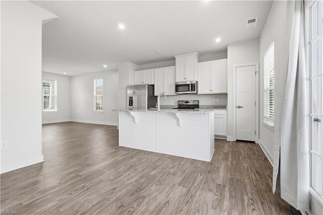 Building Photo - 266 Foxglove Dr