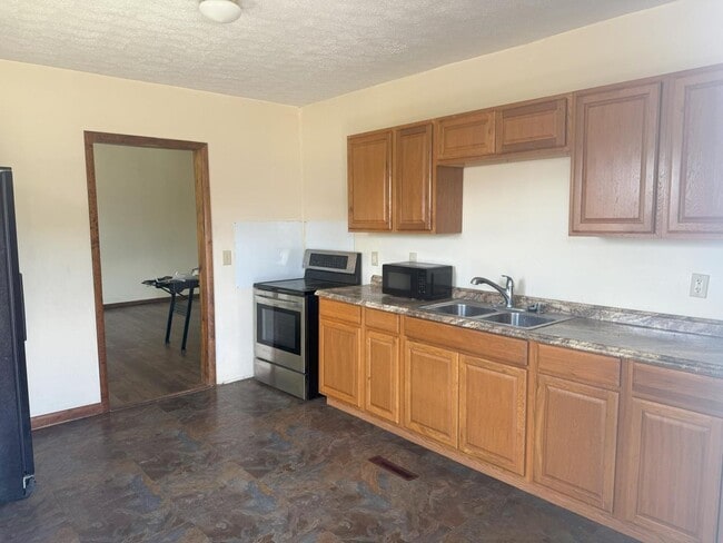 Building Photo - 91 N Buena Vista St