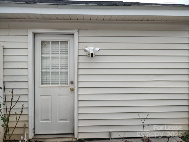 Building Photo - 9549 Glenashley Dr