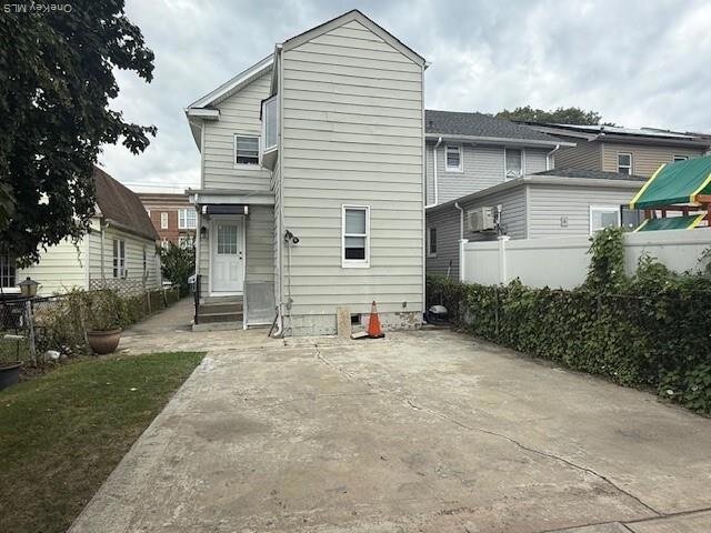 Building Photo - 487 5th Ave