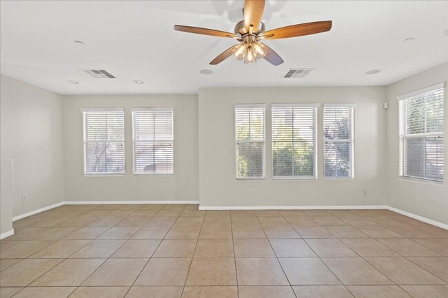 Building Photo - 3 Story, Spacious and Inviting 3-bedroom In Centennial Hills, with Downstairs Bedroom Suite